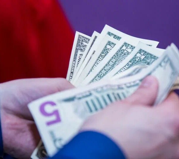 Deutsche Bank назвав нову загрозу для долара: що пророкує регулятор