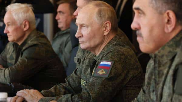 Свої запаси вичерпано: Bloomberg розкрив, хто насправді б’ється за Росію