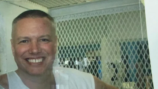 Засуджений ув'язнений Чарльз Віктор Томпсон 15506383 Ревнивого вбивцю стратять за лічені години за жорстоке вбивство його колишньої та її нового хлопця