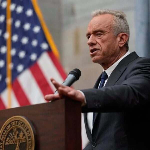 Очільник американського МОЗ: нюхав кокаїн з-під сидіння унітазу