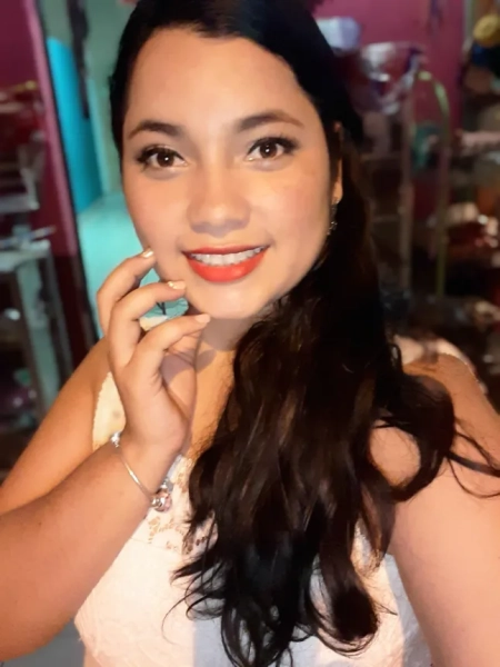 Згідно з численними повідомленнями, триває розслідування після того, як жінку знайшли мертвою в морозильній камері магазину Dollar Tree у Флориді. За даними поліції Маямі, офіцери прибули до магазину Dollar Tree за адресою 968 Southwest Eighth Street о 8 ранку після того, як працівник зателефонував і повідомив, що всередині магазину знаходиться мертва жінка, повідомляє CBS News. Поліцейські знайшли тіло жінки в морозильній камері. Жінку ідентифікували як 32-річну Хелен Массіелл Гарай Санчес.