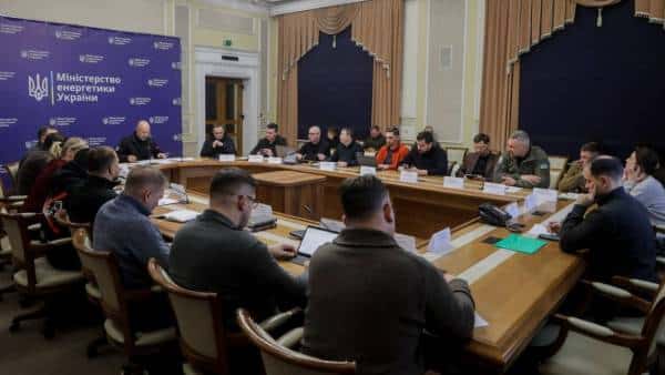 Труднощі значні: Шмигаль пояснив, що посприяло збереженню енергомережі після потужних атак.