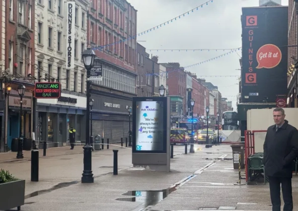 Працівники екстрених служб на місці події після того, як автобус врізався в будівлю на вулиці Талбот у центрі Дубліна. Дата фото: четвер, 5 лютого 2026 року. Фото PA. Автор фото: Bairbre Holmes/PA Wire