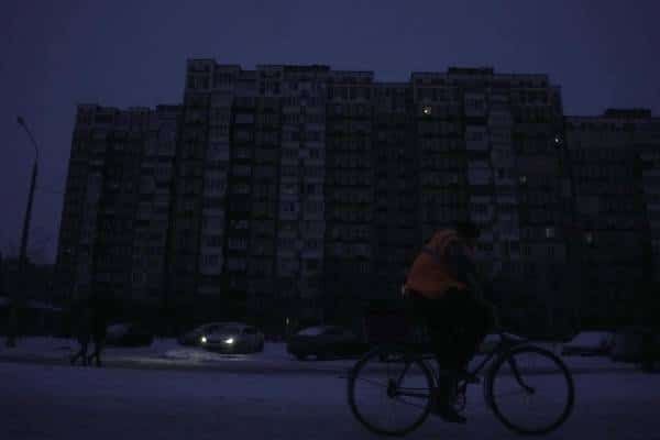 Росія прагне зламати дух українців морозом та пітьмою, але досягає протилежного результату, – FT