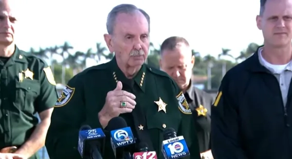 Прес-конференція ФБР щодо нічного розслідування інциденту в Мар-а-Лаго https://www.youtube.com/live/BNGs5VWHg60