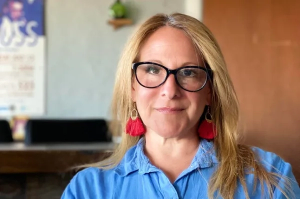 Медсестру пологового відділення у Флориді звільнили за те, що вона побажала вагітній прес-секретарці Білого дому Кароліні Лівітт отримати важкі травми під час пологів. Лікарня Флориди звільнила медсестру, яка сказала, що сподівається, що прес-секретар Білого дому Кароліна Лівітт отримає серйозні травми під час пологів. «Як медсестра пологового відділення, я з великою радістю бажаю Кароліні Лівітт розриву четвертого ступеня», — сказала Лексі Лоулер, колишня медсестра пологового відділення регіональної лікарні Baptist Health Boca Raton, у відео, опублікованому в TikTok. «Сподіваюся, ти, чорт забирай, розірвеш рану від носа до корми і ніколи більше не будеш нормальною, чи не так?», — додала вона. У заяві для Fox News Digital у четвер Петті Абріл, директор зі зв'язків зі ЗМІ та стратегічних комунікацій Baptist Health, заявила, що Лоулер більше не працює в лікарні.