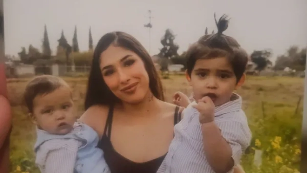 Майя Ернандес. Каліфорнійська мама проміняла життя свого однорічного сина на «марнославство», залишивши його в задушливій машині при температурі 48 градусів Цельсія, щоб зробити ін'єкції в губи, звинуватили прокурори. Майя Ернандес нібито залишила маленького Амілліо Гутьєрреса та свого іншого дворічного сина у своїй машині на парковці, поки сама 29 червня заскочила до медичного спа-центру в Бейкерсфілді, Каліфорнія, на 2,5 години, щоб подихати вітерцем та зробити губи пухкими. Амілліо Гутьєррес помер 29 червня після того, як його залишили в машині на 2,5 години спекотного каліфорнійського дня, стверджують прокурори. https://www.facebook.com/cassie.n.kirkland/photos https://www.facebook.com/katie.martinez.1414 https://www.facebook.com/profile/100000525972282/search/?q=maya