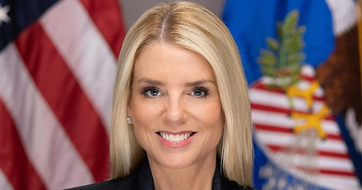 Памела Бонді