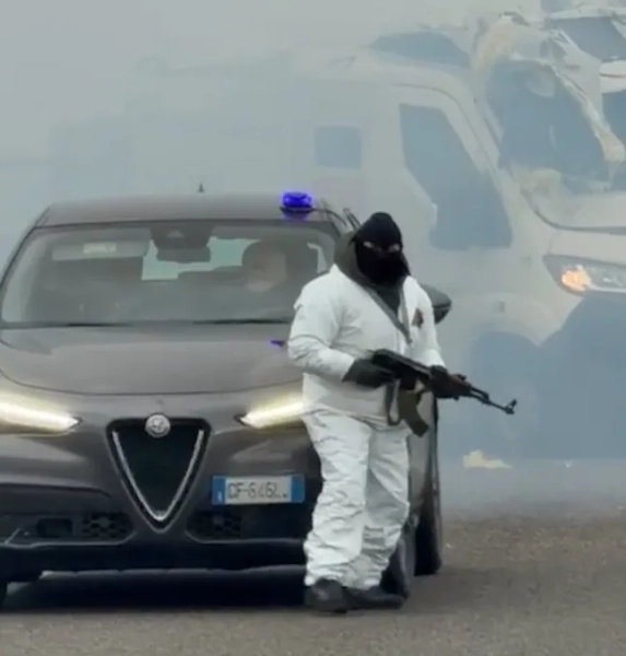 Крадіжки: Озброєні грабіжники блокували італійські автомагістралі та підривали броньовані фургони. Кредит не підтверджено.