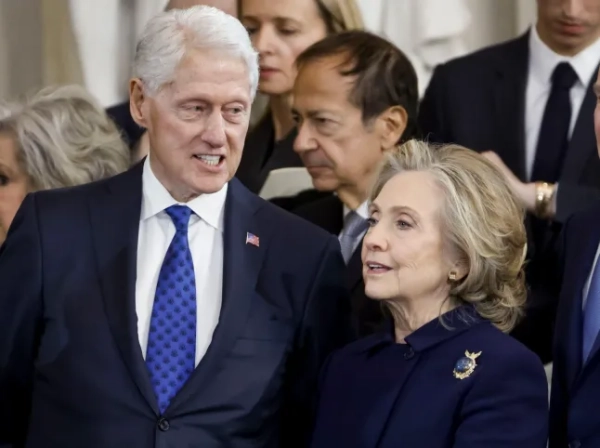 Гілларі Клінтон стверджує, що Трамп згадується десятки тисяч разів у&hellip;