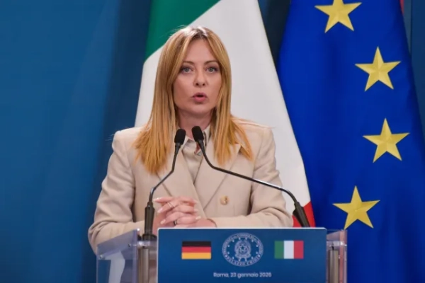 Обов'язкове джерело: Фото Вінченцо Нуццолезе/SOPA Images/Shutterstock (16427423as) Прем'єр-міністр Італії Джорджія Мелоні на прес-конференції під час міжурядового саміту Італія-Німеччина у Віллі Дорія-Памфілій. Міжурядовий саміт Італія-Німеччина у Віллі Дорія-Памфілій у Римі - 23 січня 2026 року