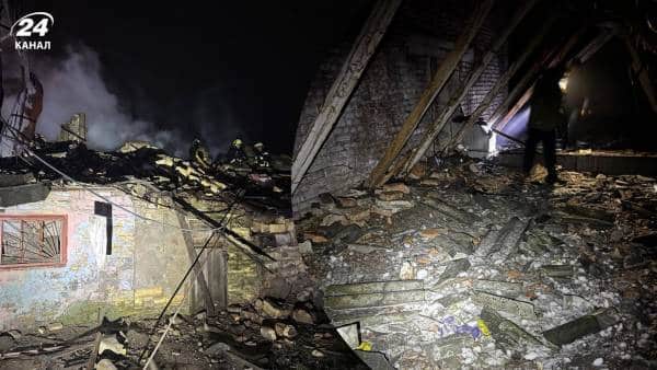 У Чернігівській області російські дрони зруйнували адміністрацію, на Київщині є травмовані, в Одесі – руйнування