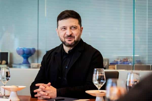 Підтримка Зеленського посилюється: рівень довіри до президента перевищує недовіру.