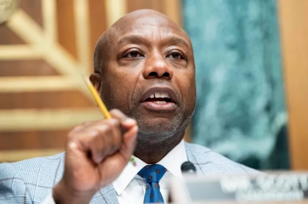 Обов'язкове посилання: Фото Майкла Брохштейна/ZUMA Press Wire/Shutterstock (16521719 м) Сенатор США ТІМ СКОТТ (республіканець від Південної Кароліни) виступає на слуханнях Комітету Сенату з питань банківської справи, житлового будівництва та міських справ у Капітолії США у Вашингтоні, округ Колумбія. Міністр фінансів Скотт Бессент на слуханнях у Сенаті, Вашингтон, округ Колумбія, США - 5 лютого 2026 року