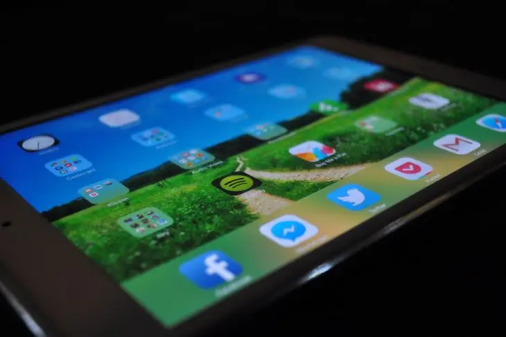 Більше ніяких дисплеїв: повернути фізичні кнопки до машин зобов'язали в Китаї