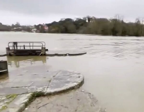Понад 30 французьких міст постраждали від найпотужнішого урагану та повеней,&hellip;