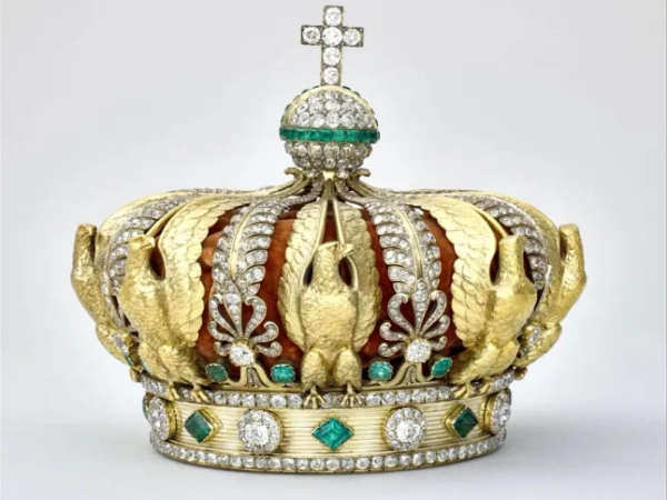 Ця фотографія з роздаткового матеріалу, опублікована 4 лютого 2026 року, показує корону імператриці Євгенії де Монтіжу до того, як вона була пошкоджена під час пограбування галереї Аполлона в музеї Лувр 19 жовтня 2025 року. Корона, втрачена під час пограбування музею Лувр 19 жовтня 2025 року, «зберегла свою квазіцілісність» і буде повністю відновлена, оголосив музей 4 лютого 2026 року. (Фото Handout / THE LOUVRE MUSEUM / AFP via Getty Images) / ВИКОРИСТАННЯ ОБМЕЖЕНО ДЛЯ РЕДАКЦІЙНИХ ЦІЛЬОВИХ ЦІН - ОБОВ'ЯЗКОВЕ ПОСИЛАННЯ 