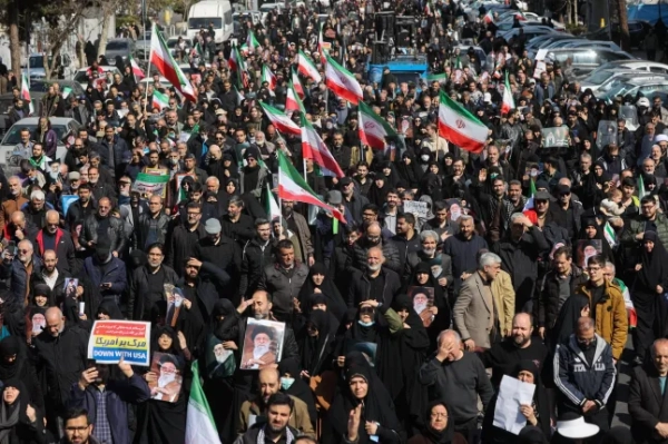 Демонстранти беруть участь у антиізраїльському та американському мітингу після п'ятничної молитви на тлі американо-ізраїльського конфлікту з Іраном у Тегерані, Іран, 6 березня 2026 року. Маджид Асгаріпур/WANA (Інформаційне агентство Західної Азії) через REUTERS. УВАГА РЕДАКТОРІВ - ЦЕ ФОТО НАДАНО ТРЕТІЄЮ СТОРОНОЮ.