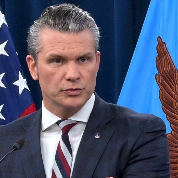 Сильні вибухи в Тегерані: Гегсет проголосив неминучу звитягу