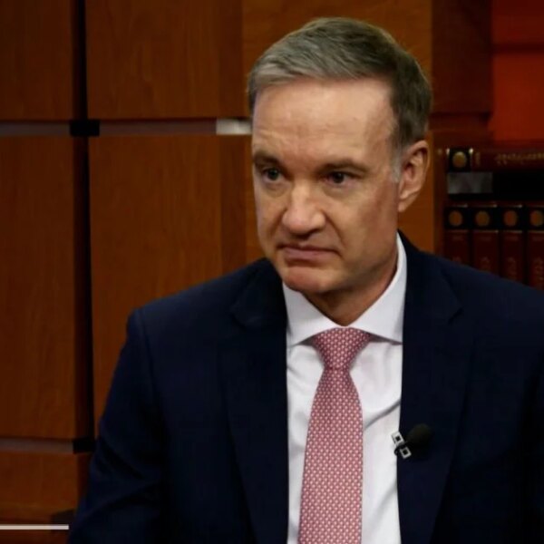 Дипломат США радить Україні уважно розглядати гарантії безпеки від Америки.