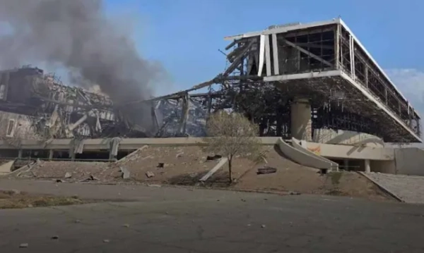 У димлячих руїнах критого національного стадіону Ірану після ізраїльських ударів