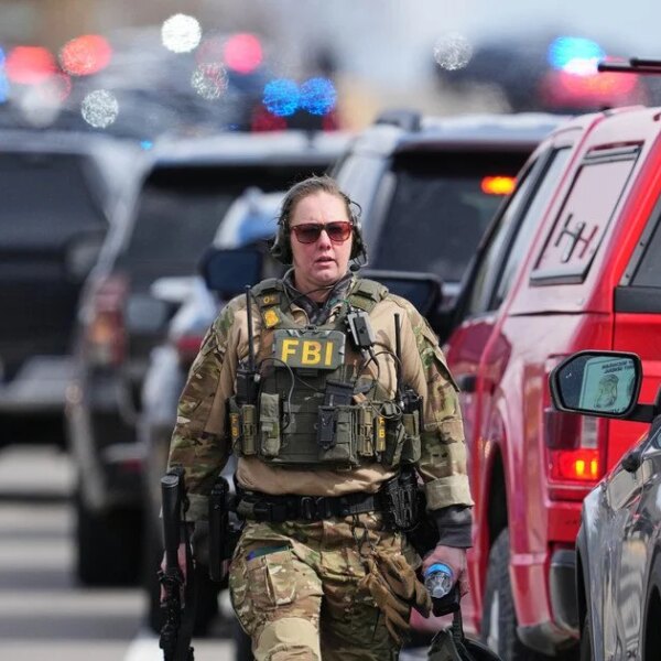 Напад у США: авто в’їхало в синагогу в Мічигані.