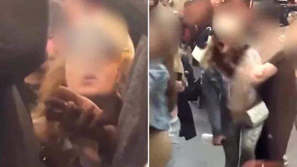 Знімок екрана відео, на якому підліток, ймовірно, диме від вейпу на пасажирів поїзда.