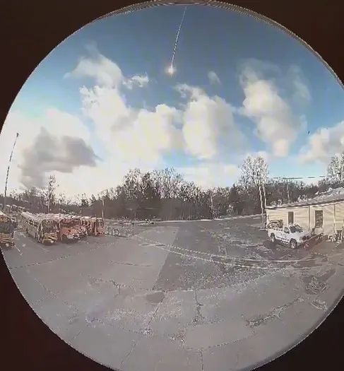 Метеор вибухнув у вогняну кулю після прострілу атмосфери на швидкості&hellip;