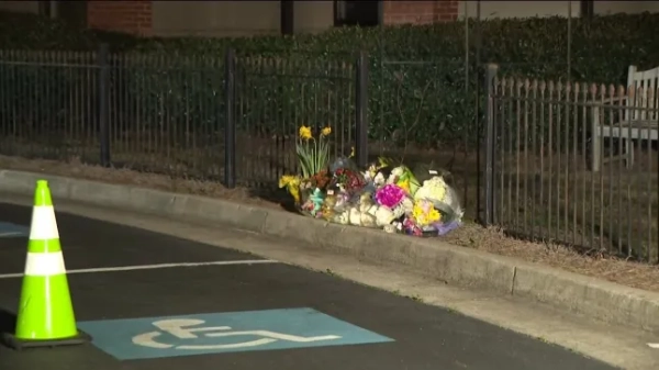 40-річний Джейсон Хьюз загинув під час розіграшу у своєму будинку у четвер, 5 березня, у Гейнсвіллі, штат Джорджія.