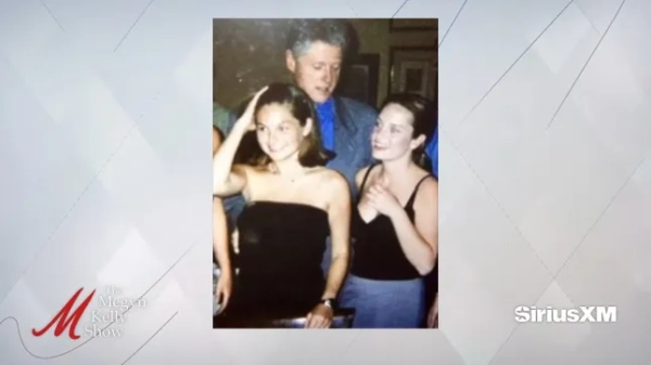 Колишній президент Клінтон 15596689 Мегін Келлі поділилася моторошним новим фото Білла Клінтона, на якому він виконує свої старі трюки, поки Гілларі скидають через Епштейна