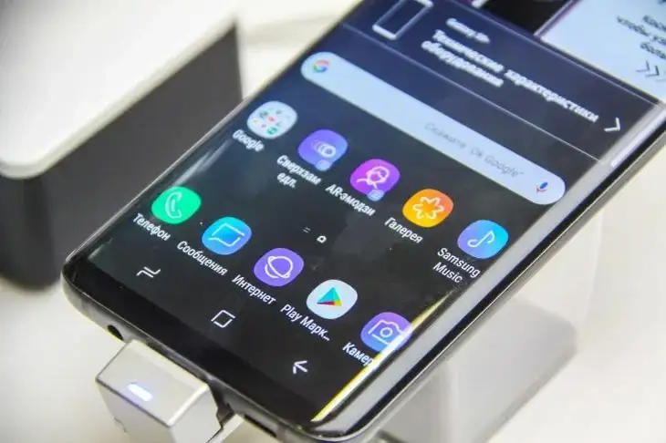 Батарея на 7000 мАг та дві камери по 200 Мп: інсайдер розкрив&hellip;