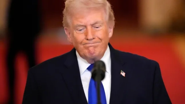 Президент Дональд Трамп виступає під час заходу з нагоди проголошення «Дня родини ангелів» у Східній кімнаті Білого дому в понеділок, 23 лютого 2026 року, у Вашингтоні. (Фото AP/Алекс Брендон)