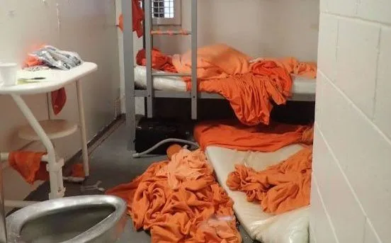 15536385 Правда, що стоїть за дикими теоріями змови Епштейн живий і грає у Fortnite в Ізраїлі Фотографія камери Епштейна після його смерті