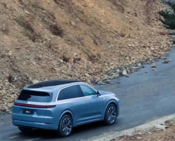 Порівняння світлотехніки: дальність та яскравість головної оптики Li Auto L7…