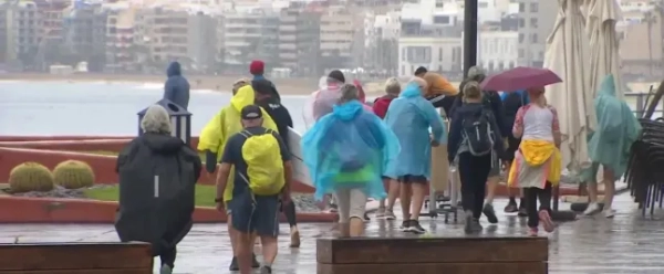 Через погодні умови на Тенерифе оголошено надзвичайний стан через шторм…