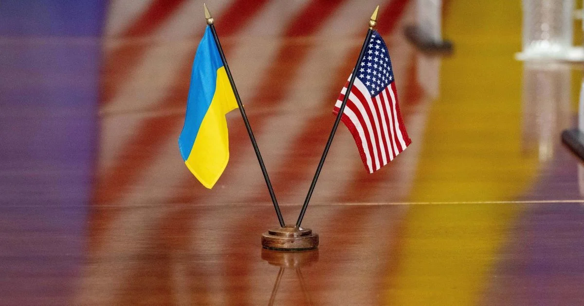 Прапори України та США