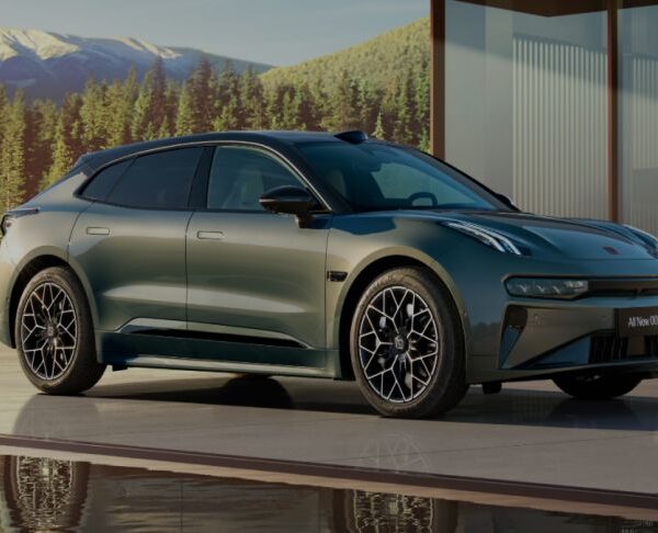 Порівняння функціональності систем автоматичного паркування у Zeekr 001 2025 та…