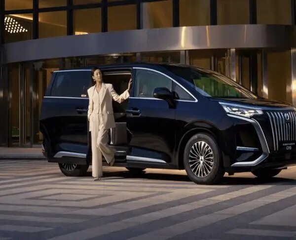 Електрика проти бензину: порівнюємо вартість володіння Zeekr 009 2025 та…