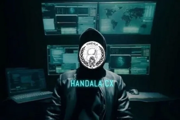 Група стверджувала, що володіє даними про десятки тисяч особового складу, включаючи дані про оперативні ролі та позаслужбову діяльність. Як повідомляється, Handala надсилала прямі повідомлення морським піхотинцям США через WhatsApp, попереджаючи, що їхні особи більше не приховуються. Група попередила американські війська прощатися зі своїми родинами, посилаючись на неминуче розгортання безпілотників «Сейєд Маджид» (це стосується генерала Сейєда Маджида Мусаві, командувача Повітряно-космічних сил КВІР). У заяві персонал було визначено як ціль для безпілотників «Шахед» та ракет «Хейбар» і «Гадір». Handala оголосила, що незабаром опублікує загальну інформацію про весь особовий склад ВМС США в регіоні. Характеризуючи сили як терористів, відповідальних за смерть школярів Мінабу, група заявила, що уважно стежить за всіма пересуваннями в рамках підготовки до удару. https://en.mehrnews.com/news/244042/Handala-exposes-US-naval-forces-identities-in-Persian-Gulf