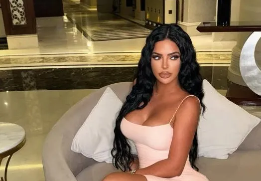 Зірка Instagram та TikTok Клаудіяґлам – справжнє ім'я Клаудія Закшевська – перебуває у критичному стані в лікарні після того, як її та двох інших пішоходів збили рано вранці в неділю.