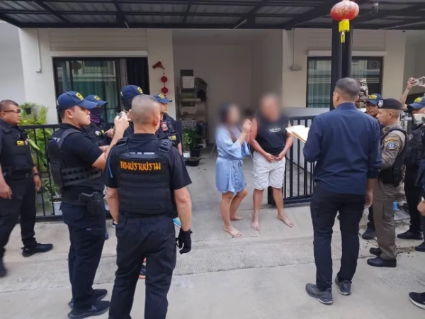 Австралійського втікача, якого, як повідомляється, розшукують за сексуальне насильство над дітьми та наркотики, заарештували після того, як він п'ять місяців плавав на яхті, щоб дістатися Таїланду. Засуджений педофіл Річард Карл Скрінджар, 57 років, з Пенріта, Новий Південний Уельс, був зобов'язаний повідомити австралійській владі про своє місцезнаходження як зареєстрований сексуальний злочинець. Йому також заборонили виїжджати з країни. Але, як кажуть, австралієць порушив суворі умови звітності, незаконно пропливши на самоті п'ять місяців, щоб зустрітися зі своєю тайською дівчиною на півдні Таїланду. Вважається, що він керував невеликою яхтою, щоб пересуватися небезпечними водами Індокитаю, перш ніж дістатися Сіамської затоки. Вийшовши на сушу, він, як кажуть, сів на автобус до будинку своєї партнерки на північному сході. Поліція провела обшук у його будинку в провінції Кхон Каен рано вранці 28 квітня після повідомлення від поліції Квінсленду про його місцезнаходження. ПАКЕТ: Відео, фотографії, текст