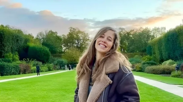 К'яра Джаконіс позує на фото без дати. Вона померла в Неаполі, Італія. (Новина свіжого часу)