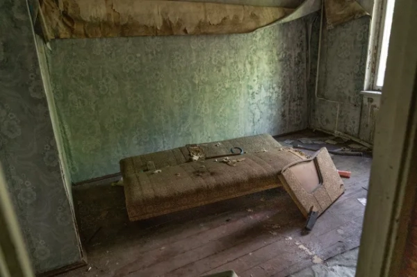 УКРАЇНА - 2023/05/06: Вигляд інтер'єру житлової квартири в покинутому місті Прип'ять, звідки всіх мешканців евакуювали після катастрофи на Чорнобильській атомній електростанції. (Фото Лева Радіна/Pacific Press/LightRocket через Getty Images)