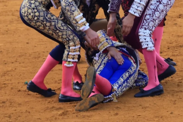 Обов’язкове посилання: фото Lalo/GTRES/Shutterstock (16838329l) Моранте де ла Пуебла під час Севільського ярмарку 2026 у Севільї. Cogida De Morante De La Puebla, Севілья, Іспанія - 20 квітня 2026 р