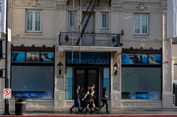 ЛОС-АНДЖЕЛЕС, КАЛІФОРНІЯ – 23 КВІТНЯ 2026 РОКУ: Інформаційний центр та тестовий центр Церкви Саєнтології на бульварі Голлівуд 23 квітня 2026 року в Лос-Анджелесі, Каліфорнія. Саєнтологія – це сукупність вірувань та практик, розроблених автором наукової фантастики Л. Роном Хаббардом. (Джина Ферацці / Los Angeles Times via Getty Images)
