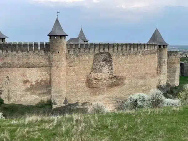 Хотинська фортеця втрачає мур: що сталося і як врятувати пам’ятку