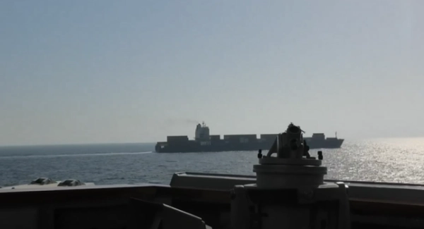 Американський есмінець пробив пробоїну в іранському вантажному судні, що тікає&hellip;