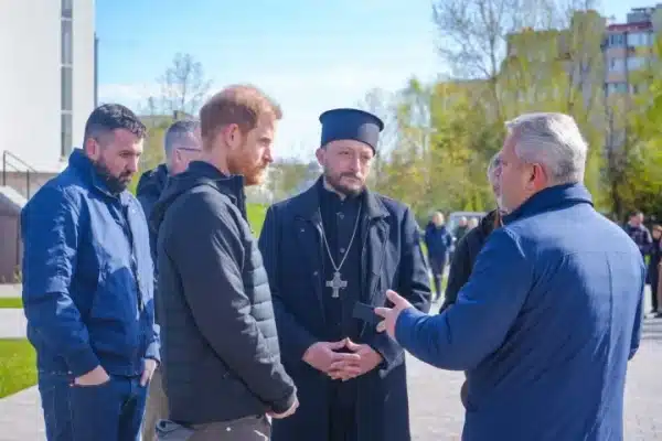 Принц Гаррі в Бучі: вшанування пам’яті загиблих – візит солідарності