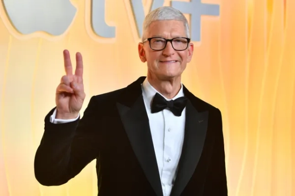 Тім Кук на вечірці Apple TV+ Primetime Emmy, що відбулася в Ysabel 14 вересня 2025 року в Лос-Анджелесі, Каліфорнія. (Фото Альберто Родрігеса/Variety via Getty Images)