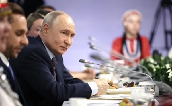 Путін стає дедалі більш параноїдальним і переїхав до бункерів.
